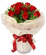 12 adet kırmızı gül buketi  Erzincan hediye çiçek yolla 