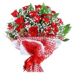 11 kırmızı gülden buket  Erzincan ucuz çiçek gönder 