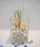 2 adet gül camda taslarla   Erzincan anneler günü çiçek yolla 