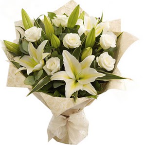  Erzincan hediye çiçek yolla  3 dal kazablanka ve 7 adet beyaz gül buketi
