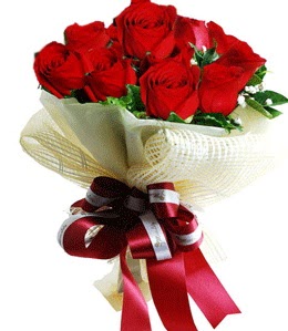 9 adet kırmızı gülden buket tanzimi  Erzincan 14 şubat sevgililer günü çiçek 