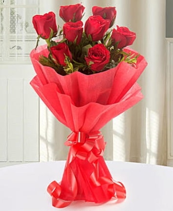 9 adet kırmızı gülden modern buket  Erzincan uluslararası çiçek gönderme 